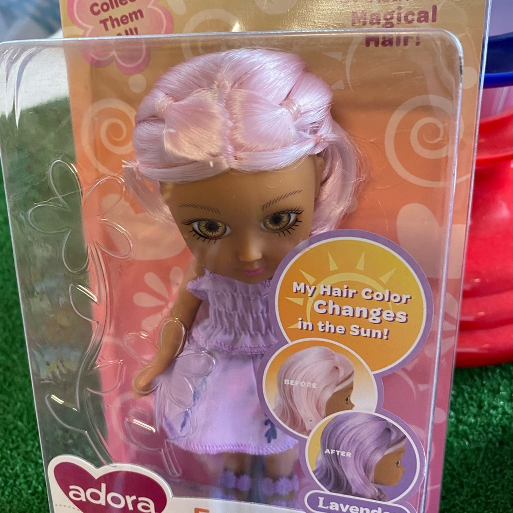 Mini doll with changing hair in the sun!
